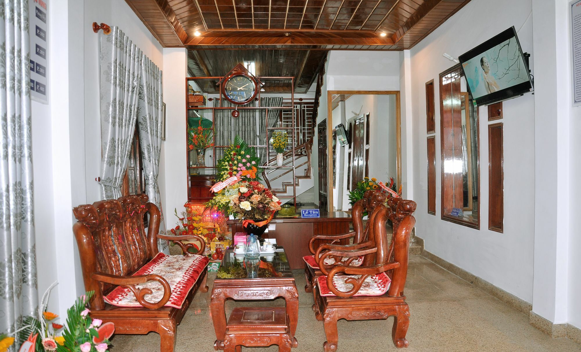 Ngoc Tung Mini Hotel Hue Buitenkant foto