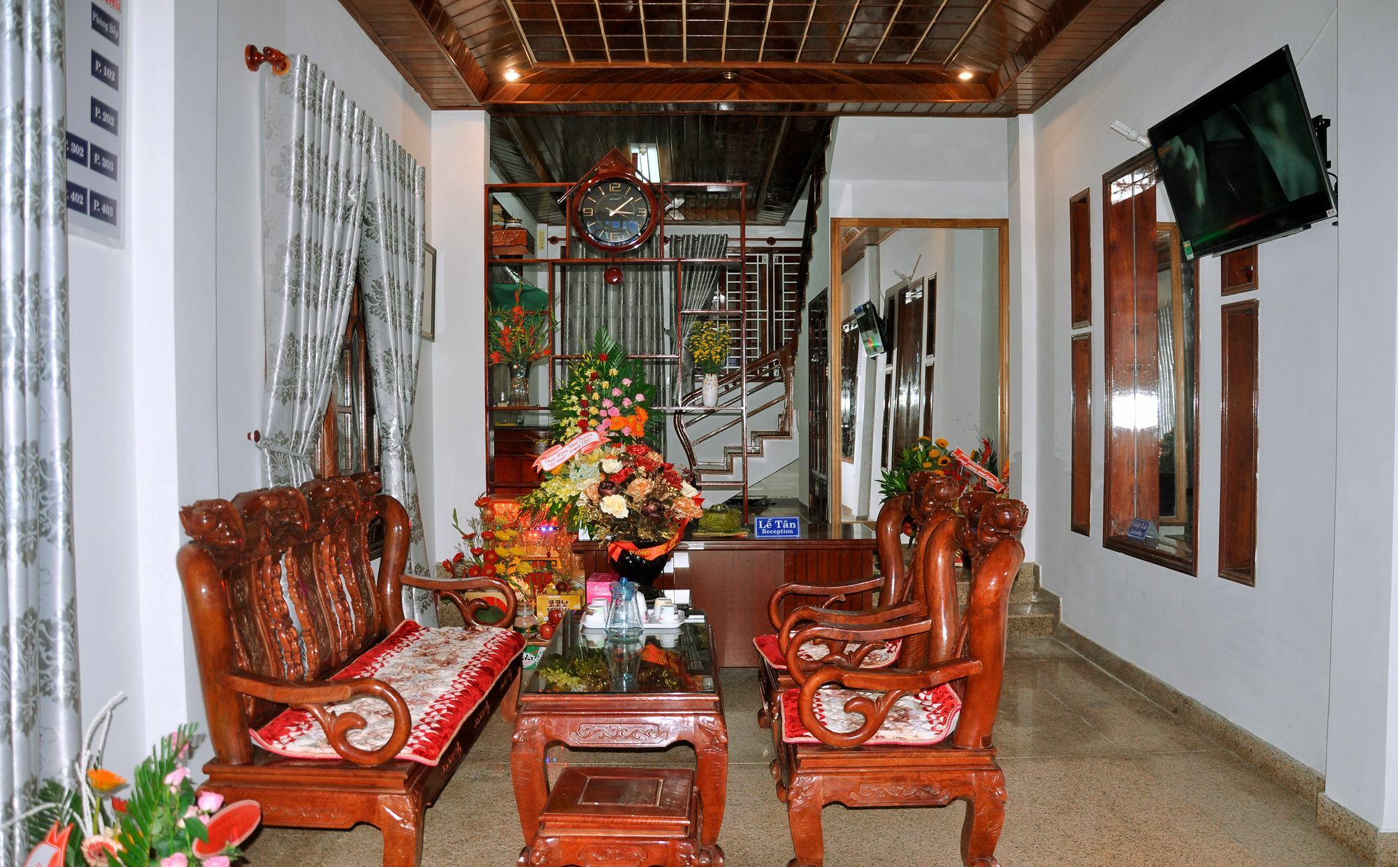 Ngoc Tung Mini Hotel Hue Buitenkant foto